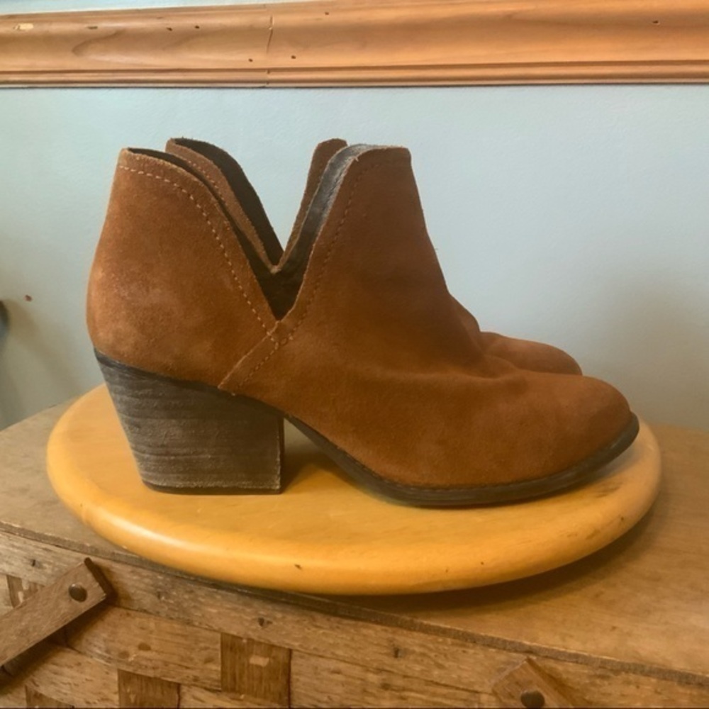 Madden ADELPHIE Suede pointy toe block heel boot 9
